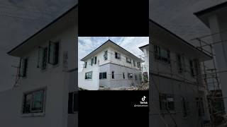 ทีมงานเร่งมือ ติดตั้ง ชุดประตูหน้าต่าง