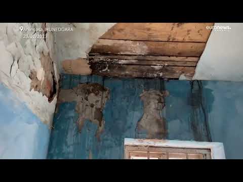 Aninoasa: 500 de oameni trebuie evacuați după cutremure. Blocurile, vechi de un secol, riscă să cadă