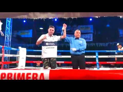 Rodrigo Escasena trabajador de Solured La Plata se consagró ganador de boxeo contra Miguel Cáceres