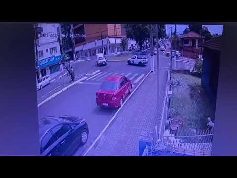 Câmera flagra acidente em Chapecó