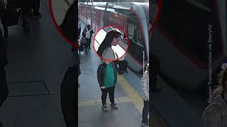 Una mujer en Kayseri, Turquía, se salvó por poco de ser arrollada por 