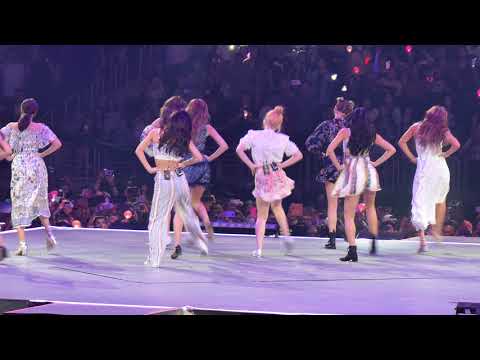 190811 kcon la 2018 twice - dance the night away