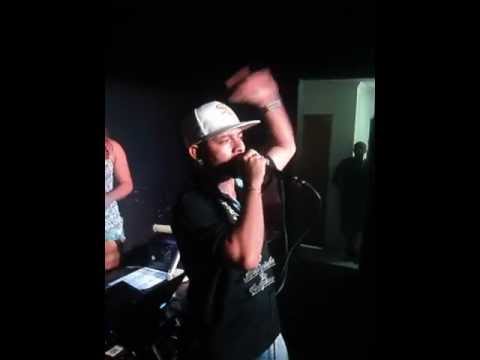 MC ANDREZINHO DO COMPLEXO MAIS UMA VIDA SE VAI AO VIVO NA VIA 101 20/04/2012