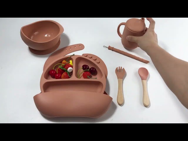Vídeo relacionado con Bizcasa Vajilla Bebe Silicona, 11 Piezas Vajilla de Silicona para Bebés Antideslizante, Con Plato Cuenco Babero Taza, Cubiertos Bebe para comer destete, Sin BPA (Azul)