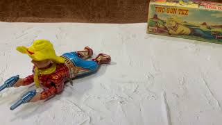 Download lagu 60s TPS Two Gun Tex Shooting Cowboy Vintage Tin Toy mp3