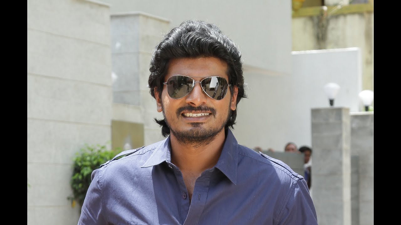 Ari Unnai Song Lyrics | Vathikuchi