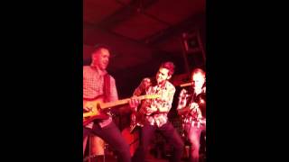 Jerrod Niemann singing Shinin&#39; On Me