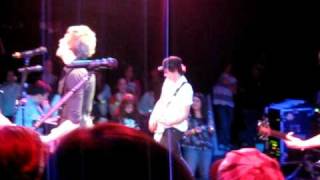 Away Away - Push Play