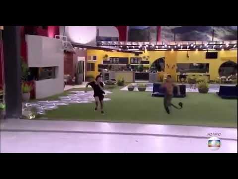 Pyong lee é derrubado