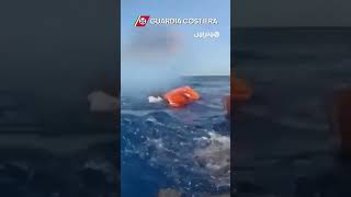 إيطاليا تواصل البحث عن مهاجرين مفقودين قبالة جزيرة لامبيدوسا thumbnail