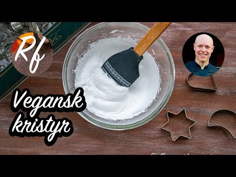 Vegansk kristyr till pepparkakor, pepparkakshus och andra bakverk. En tjock kristyr du vispar av aquafaba - kikärtsspad - och florsocker som passar att spritsa ut i fina mönster.>