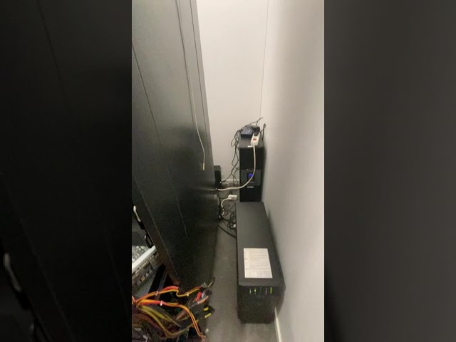 672830 Server room