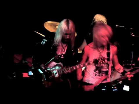 Crashdïet feat. Chris Young - Tikket (Live) HD