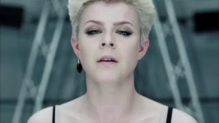 Robyn &#39;Dancing On My Own&#39; (Official Video)