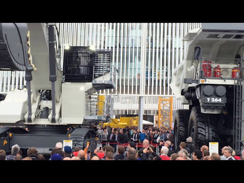 Liebherr R9200 Excavator Demo At Bauma Expo 2016