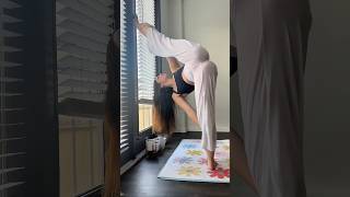 Download lagu Daily Yoga Pose #stretching #homeworkout #yoga #flexibility #flexible #yogagirl #bikini #trending mp3