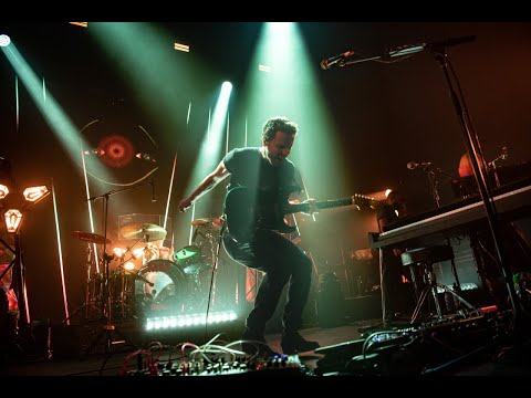 M83 - Midnight City Live at New york city (Awesome Remastered version)