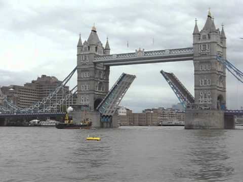 Vic 56 sails under Tower Bridge.AVI