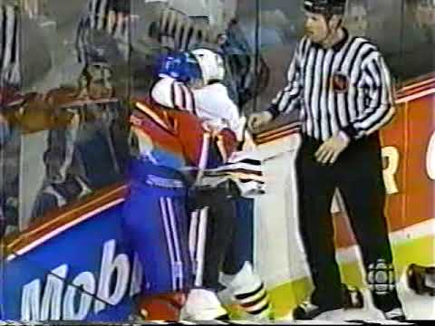 Chris Chelios vs Mark Recchi and Blackhawks vs Canadiens scrum - Dec 7, 1996