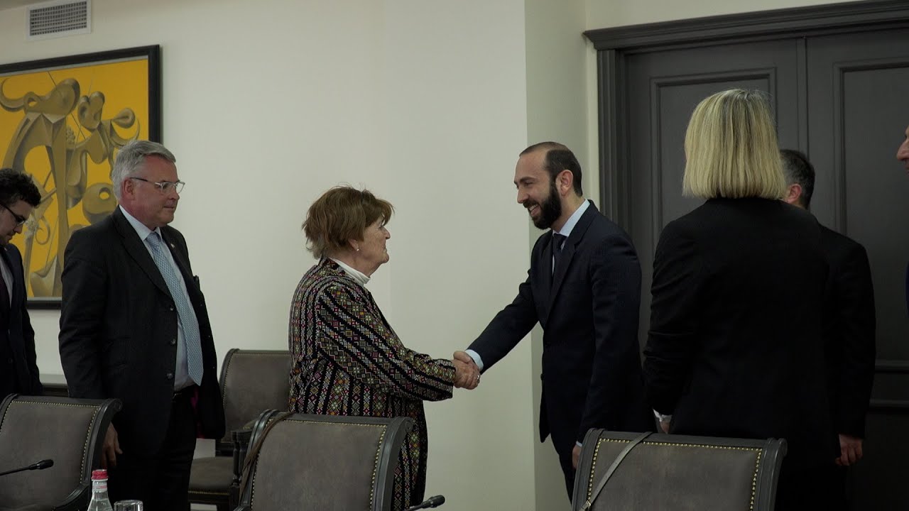 ER Xİ naziri və Ermənistan-Böyük Britaniya Parlament Dostluq Qrupunun üzvləri DQ münaqişə zonasındakı vəziyyəti müzakirə edib