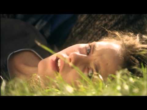 Skins - Series 4 - Effy's breakdown in a field