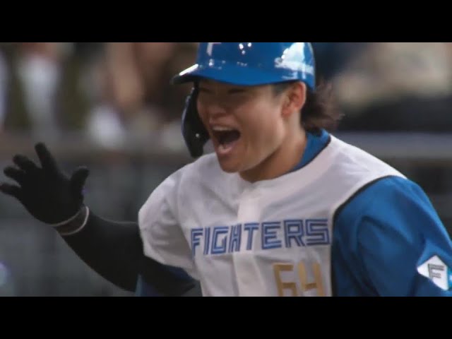 【6回裏】完璧に捉えた!! ファイターズ・田宮裕涼の高く上がった打球はライトスタンドへ!!  2024年8月12日 北海道日本ハムファイターズ 対 埼玉西武ライオンズ