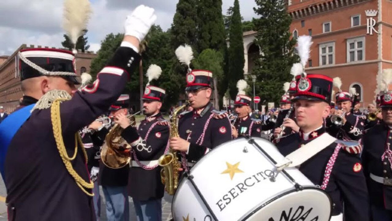 Festa della Repubblica, Mattarella depone una corona d'alloro sulla Tomba del Milite Ignoto