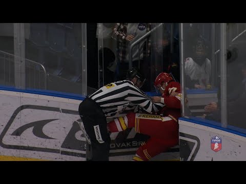 Čiarový rozhodca ,,zložil,, na zem Martina Nemčíka