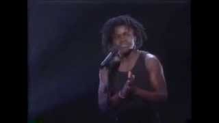Tracy Chapman - A Change Is Gonna Come  (Motown 30th What&#39;s Going On - 1990)