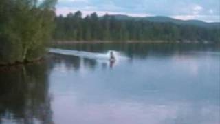 preview picture of video 'Polaris iq 600 rr water skipping'