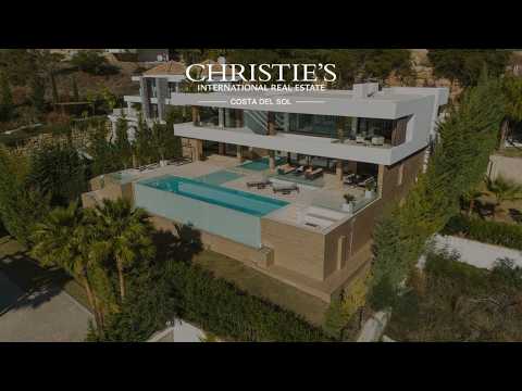 Extraordinary villa combining luxury, breathtaking panoramic views and modern contemporary design in Alquería, Benahavis