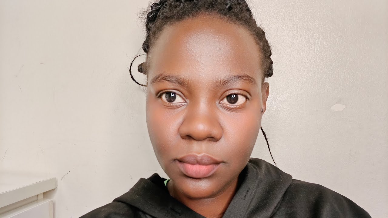 Ebivilako Omukazi okukyawa nga mwakamala okwezina