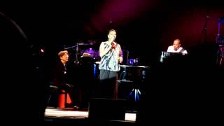 Dionne Warwick "I'll Never Fall In Love Again" Live 2010