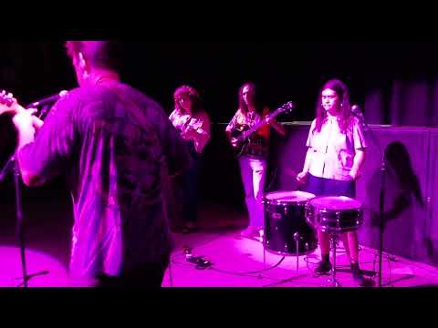 Sonny & The Sunsets  "Green Blood"  4-9-2022, Pamplona (Zentral)