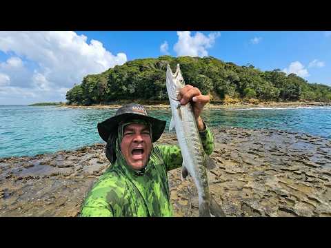 30 Horas Sobrevivendo em uma Ilha Selvagem rodeada de peixes 