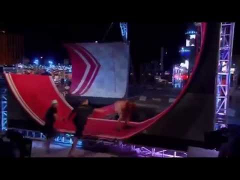 NAKED GUY NINJA WARRIOR