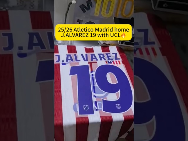 Vídeo relacionado con Atletico de Madrid - Camiseta Oficial 25-26 | J. Álvarez #19 | Primera Equipación | Diseño Profesional Patrocinadores Oficiales | Tallas Adulto y Niño | Unisex (FR/ES, Edad, 8 años, Regular)