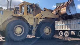 Caterpillar 990 Wheel Loader Loading Coal Onto 4 Axle Trucks - Ektor Epe