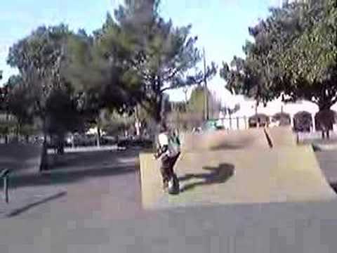 2007.01.07 Maya Skateboarding in Rengstorff Park