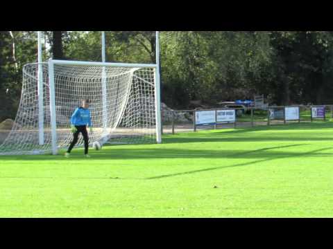 15.04 Eindse Boys scoren bijna ... in eigen doel.