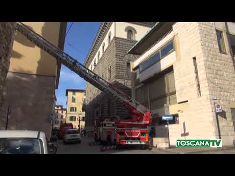 2017-11-14 PISTOIA - MALTEMPO, CADUTE PIETRE DA TORRE MEDIEVALE