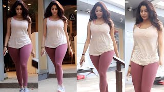 B00mshe!! 🔥 Janhvi Kapoor Flaunts Her Huge Super Hot Figure In Very Hot Gym Outfit Snapped At Gym