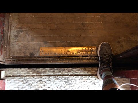 Awesome Vintage ECA Traction Service Elevator @ 434 W. Roscoe - Chicago, IL