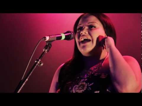 Someone like you (Acoustic Adele Cover) - Mami Uno live @ the MOD CLUB