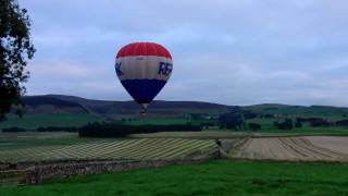 preview picture of video 'Hot Air Balloon at Dunsyre.'