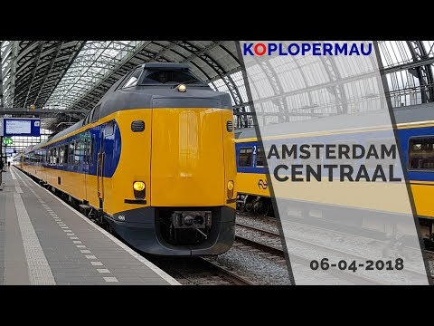 Treinen op station Amsterdam Centraal - 6 april 2018