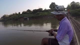 preview picture of video 'Thai Fishing Mekong River 2018'