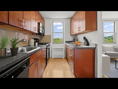 11 Camelot Ct. — Brighton