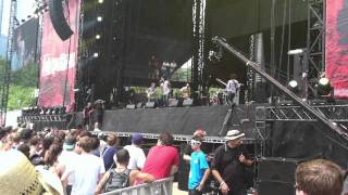 Young the Giant - Guns Out  Lolla 2011