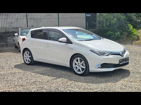 2016 Toyota Auris Hybrid - Image 2